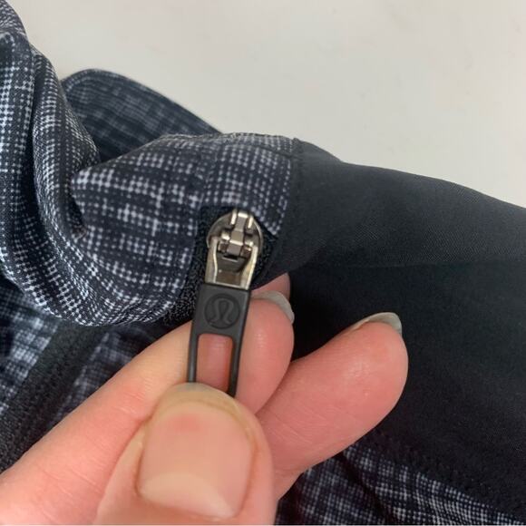 Lululemon mens size large The Short linerless gray black athletic gym workout - Picture 9 of 12